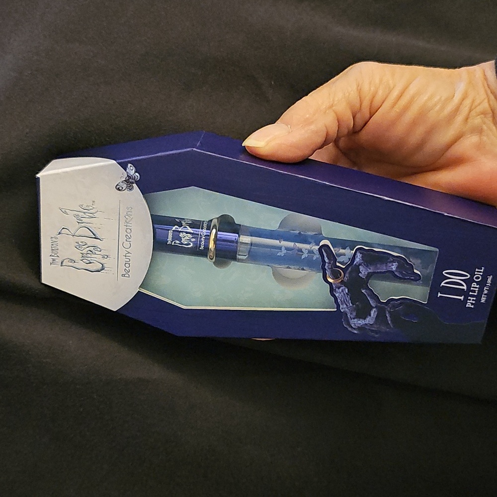 Tim Burton's Corpse Bride "I Do: Vows" pH Lip Oil - Picture 13 of 17